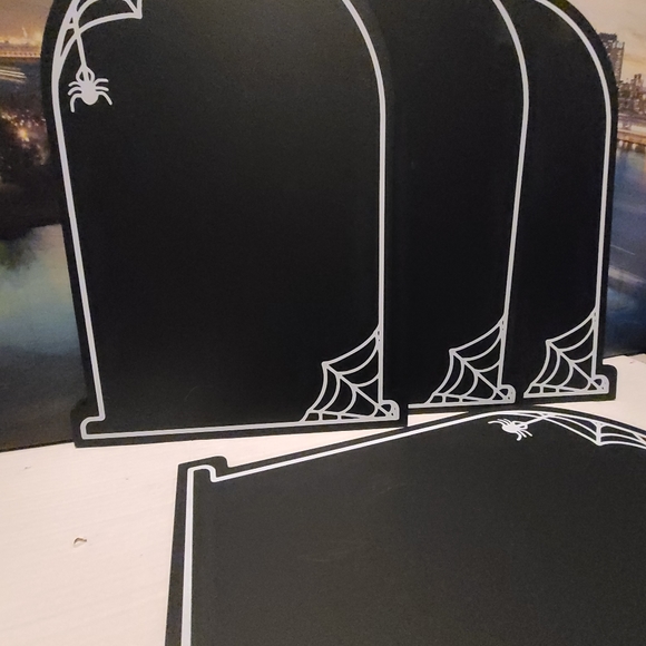 Hanging Chalkboards Tombstone - Picture 3 of 10